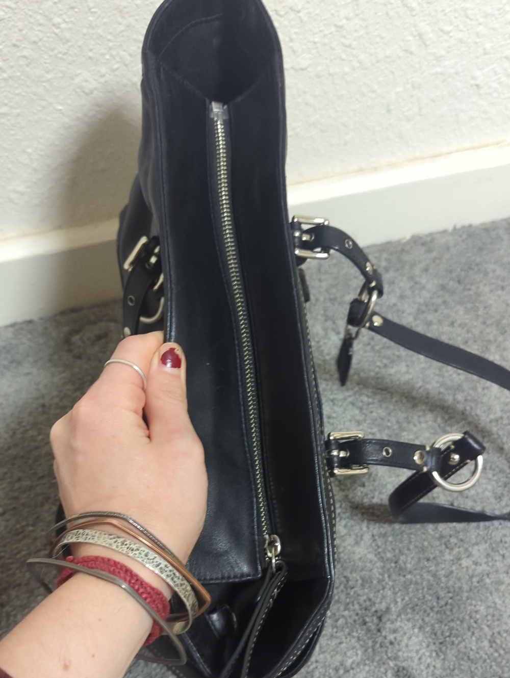 Coach Black Leather Shoulder Bag with Silver Hardware And White Stitching - Picture 3 of 10